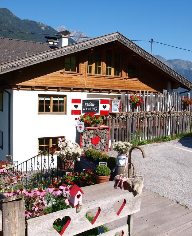Alpenferienwohnung Strickner ノイシュティフト・イム・シュトゥーバイタール 部屋 写真