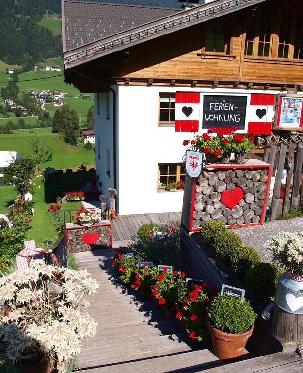 Alpenferienwohnung Strickner ノイシュティフト・イム・シュトゥーバイタール 部屋 写真