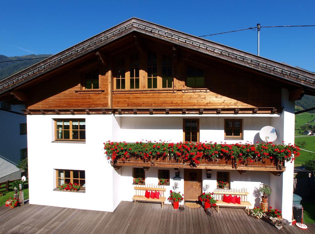 Alpenferienwohnung Strickner ノイシュティフト・イム・シュトゥーバイタール 部屋 写真